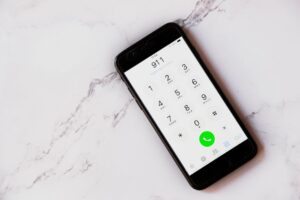 Boton de teleasistencia para mayores en casa