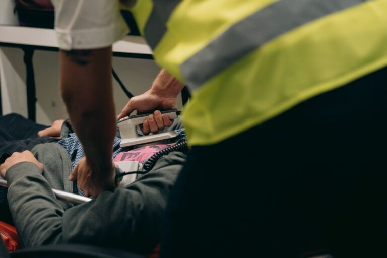 Ictus en Personas Mayores: Señales de Alarma y Qué Hacer en los Primeros Minutos