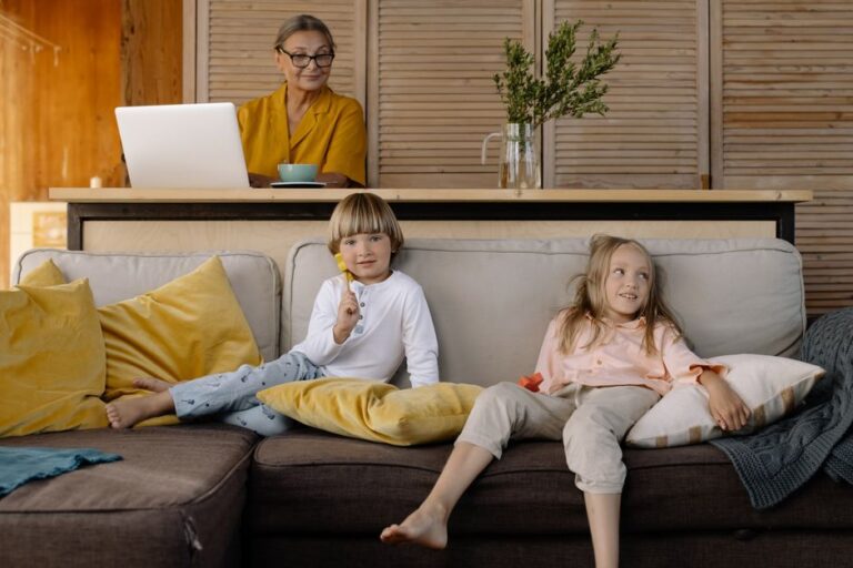 Generación Sándwich: Cómo Cuidar a tus Padres y a tus Hijos a la Vez sin Desaparecer Tú